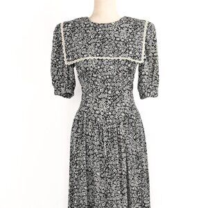 Vintage 80s Black & White Floral BRITLAND Bib Collar Princess Cut Dress-7